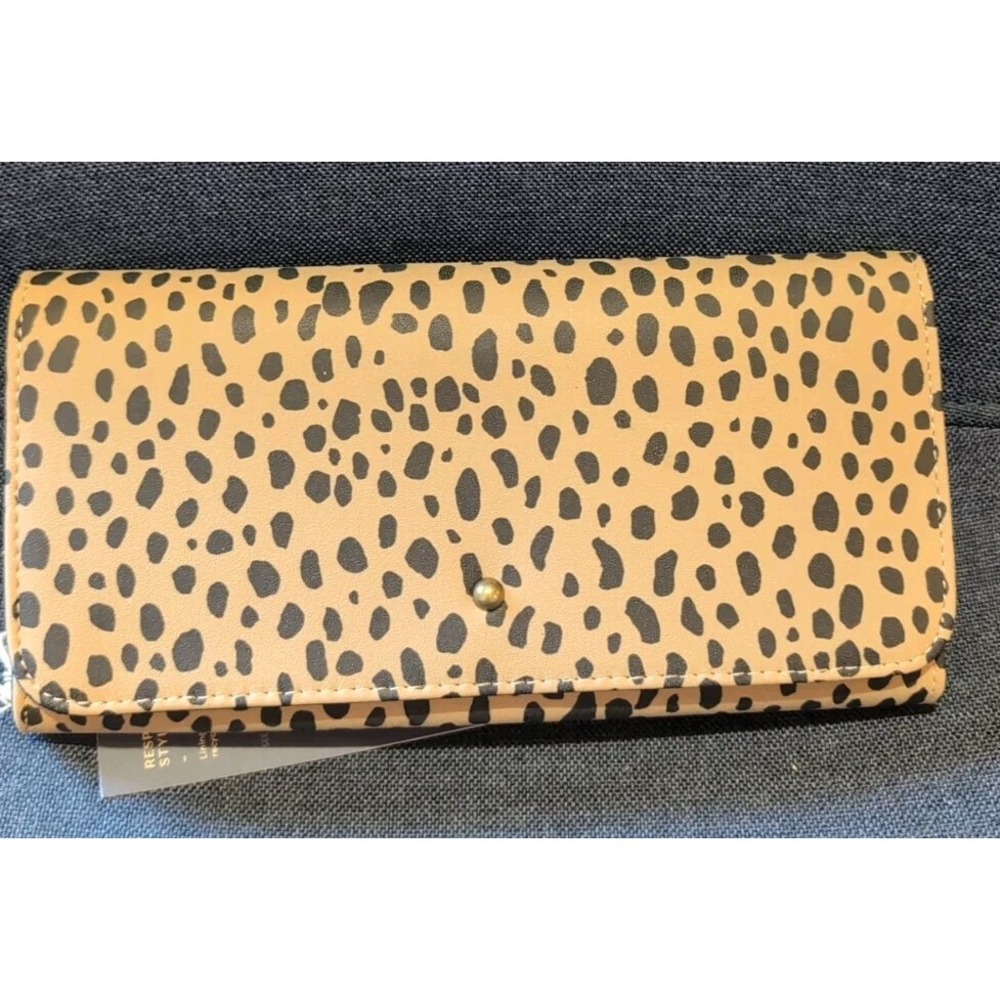 UNIVERSAL THREAD  WALLET - NEW with tags cheetah